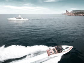 Fjord 40 open Extérieur tour | cockpit, lounge, pont en teck | Fjord