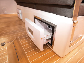 Fjord 40 open Intérieur cabine | réfrigérateur | Fjord