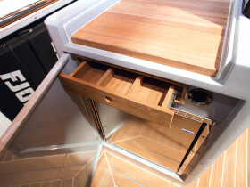 Fjord 40 open Intérieur cabine | réfrigérateur | Fjord